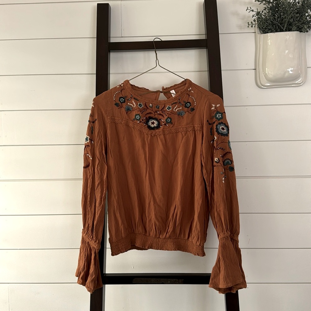 Embroidered shirt